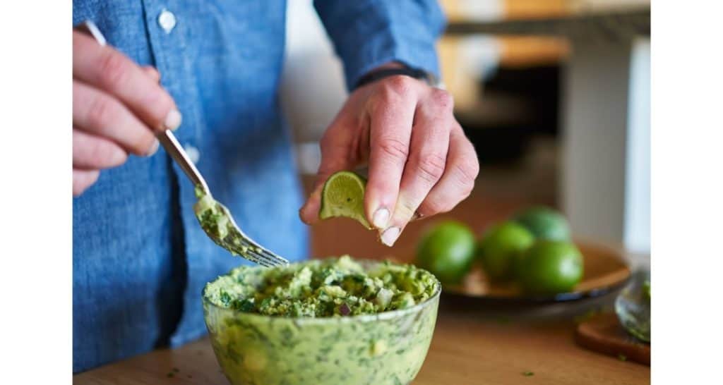guacamole with lime juice