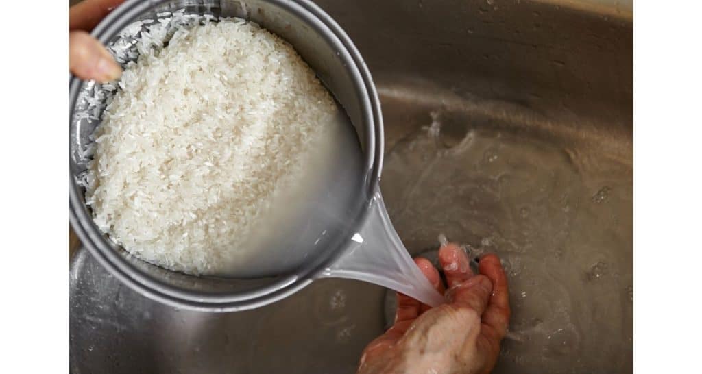 Rinsing Rice Of Starches